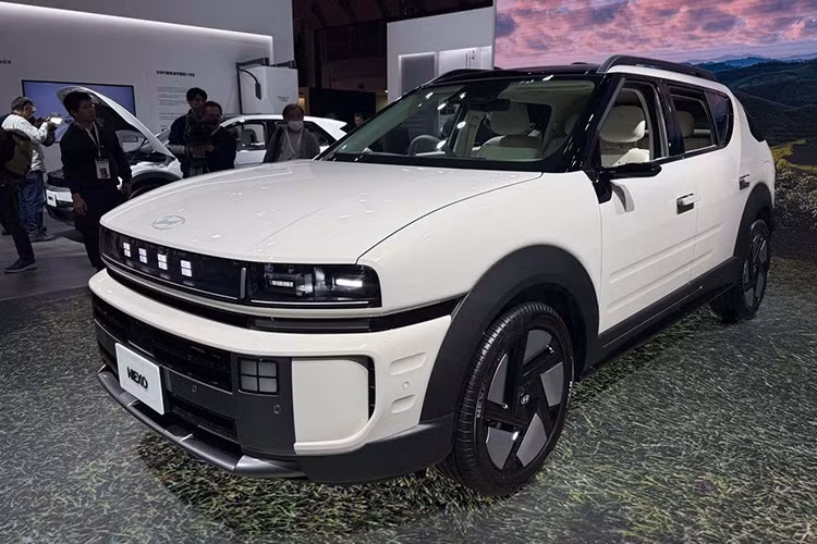 Theo kế hoạch, Hyundai Nexo 2026 bán ra vào năm sau tại thị trường Nhật Bàn. Hãng xe Hàn Quốc chia sẻ, việc thiếu các trạm nhiên liệu hydro và cơ sở hạ tầng thách thức tính khả thi của Nexo.