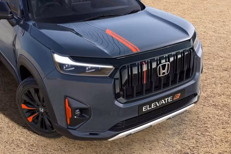 Phiên bản này nổi bật với lưới tản nhiệt thiết kế mới dạng khe dọc, nhấn nhá bằng đường viền màu cam nổi bật. Các điểm nhấn cam cũng xuất hiện tại hốc hút gió, mâm xe hợp kim sơn đen bóng và tấm ốp gầm giả phía sau.