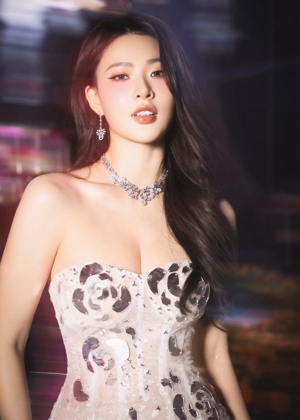 Dù nhận được nhiều lời khen về ngoại hình, người đẹp gốc Hải Phòng vẫn luôn ý thức được tầm quan trọng của việc hoàn thiện kỹ năng diễn xuất và bày tỏ sự cầu thị trước những góp ý của khán giả.