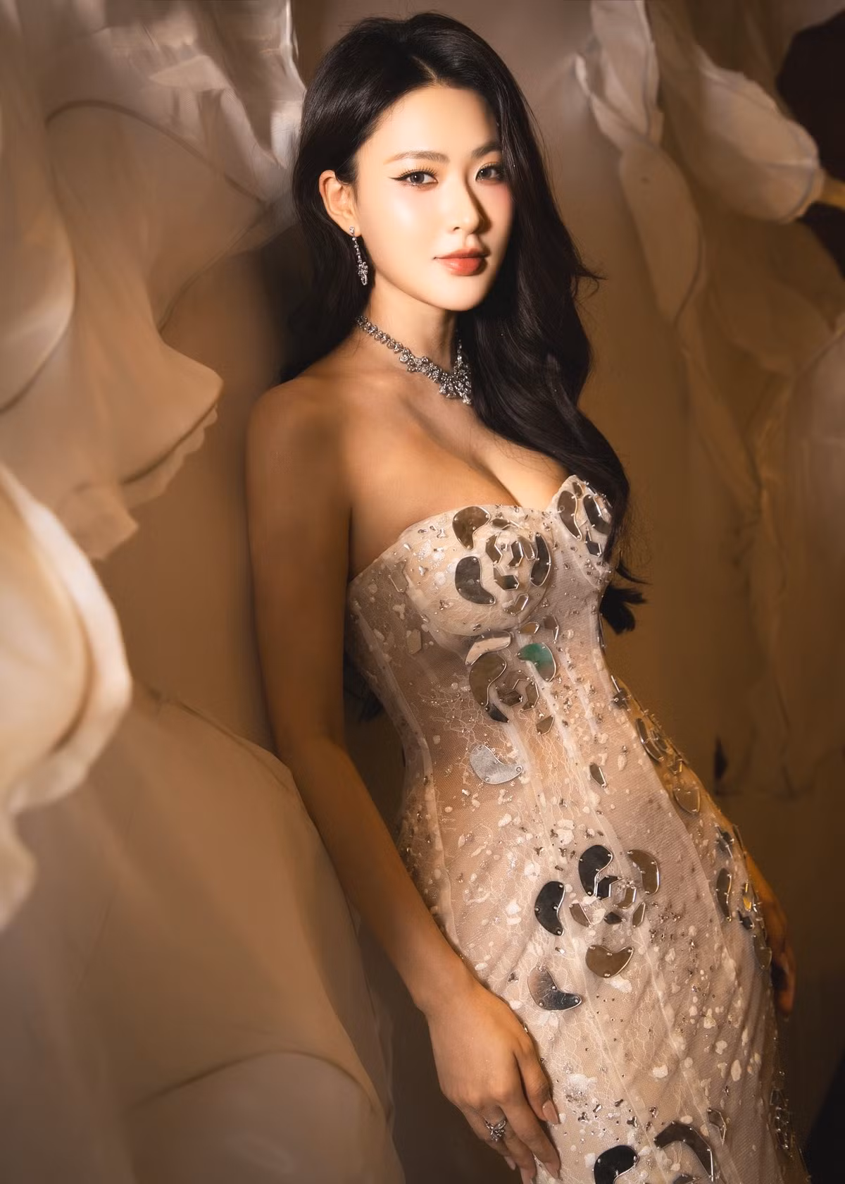 Minh Trang còn là gương mặt quen thuộc trong các MV của những ca sĩ nổi tiếng như Noo Phước Thịnh ("Thương em là điều anh không thể") và Min ("Đừng yêu nữa em mệt rồi").