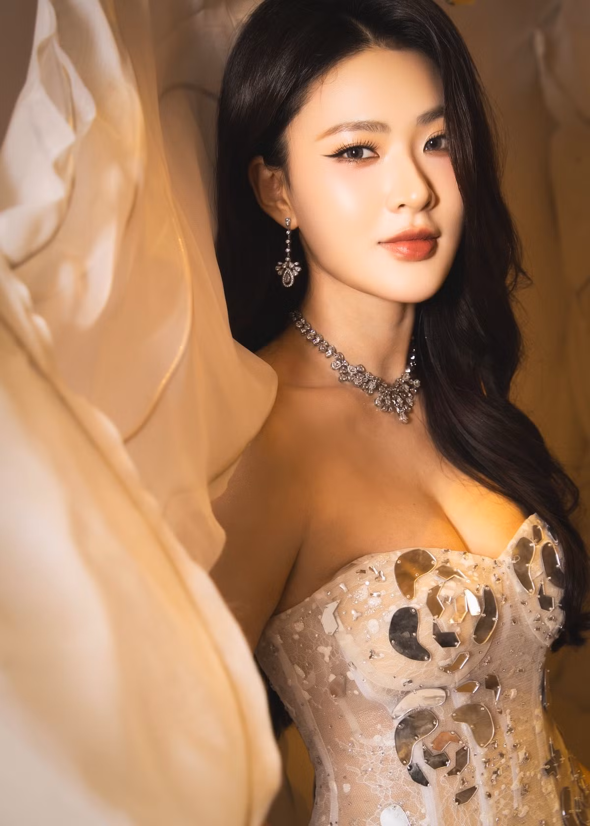 Minh Trang cũng có những bước đầu chạm ngõ điện ảnh và bày tỏ mong muốn được thử sức với những vai diễn điện ảnh có chiều sâu.