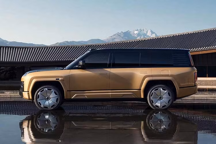 Vì được định vị ở phân khúc SUV siêu sang, nên Yangwang U8L còn có doanh số khá hạn chế. Theo số liệu từ China EV DataTracker, trong 6 tháng đầu năm 2026, BYD đã bàn giao 831 chiếc Yangwang U8L phiên bản 6 chỗ cho khách hàng tại thị trường Trung Quốc.