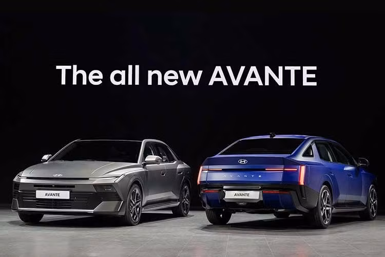 Avante thế hệ thứ 8 tại thị trường Hàn Quốc là mẫu sedan hạng C, được biết đến với tên gọi Elantra ở nhiều thị trường quốc tế. Bước sang thế hệ hoàn toàn mới với thiết kế lột xác, nền tảng nâng cấp cùng hàng loạt công nghệ hiện đại, đồng thời chỉ còn hai tùy chọn động cơ gồm xăng và hybrid.