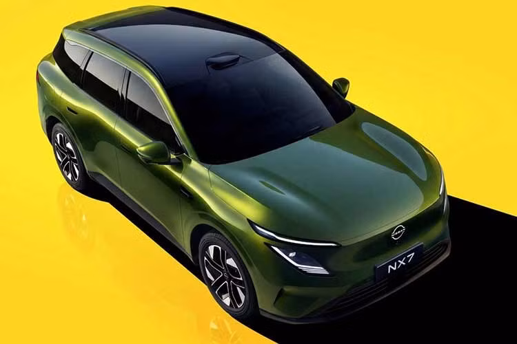 Về kích thước, giới truyền thông Thái Lan nhận định mẫu xe Nissan NX7 thuần điện hoàn toàn mới này sẽ nằm giữa Ariya và NX8 trong danh mục SUV của hãng.
