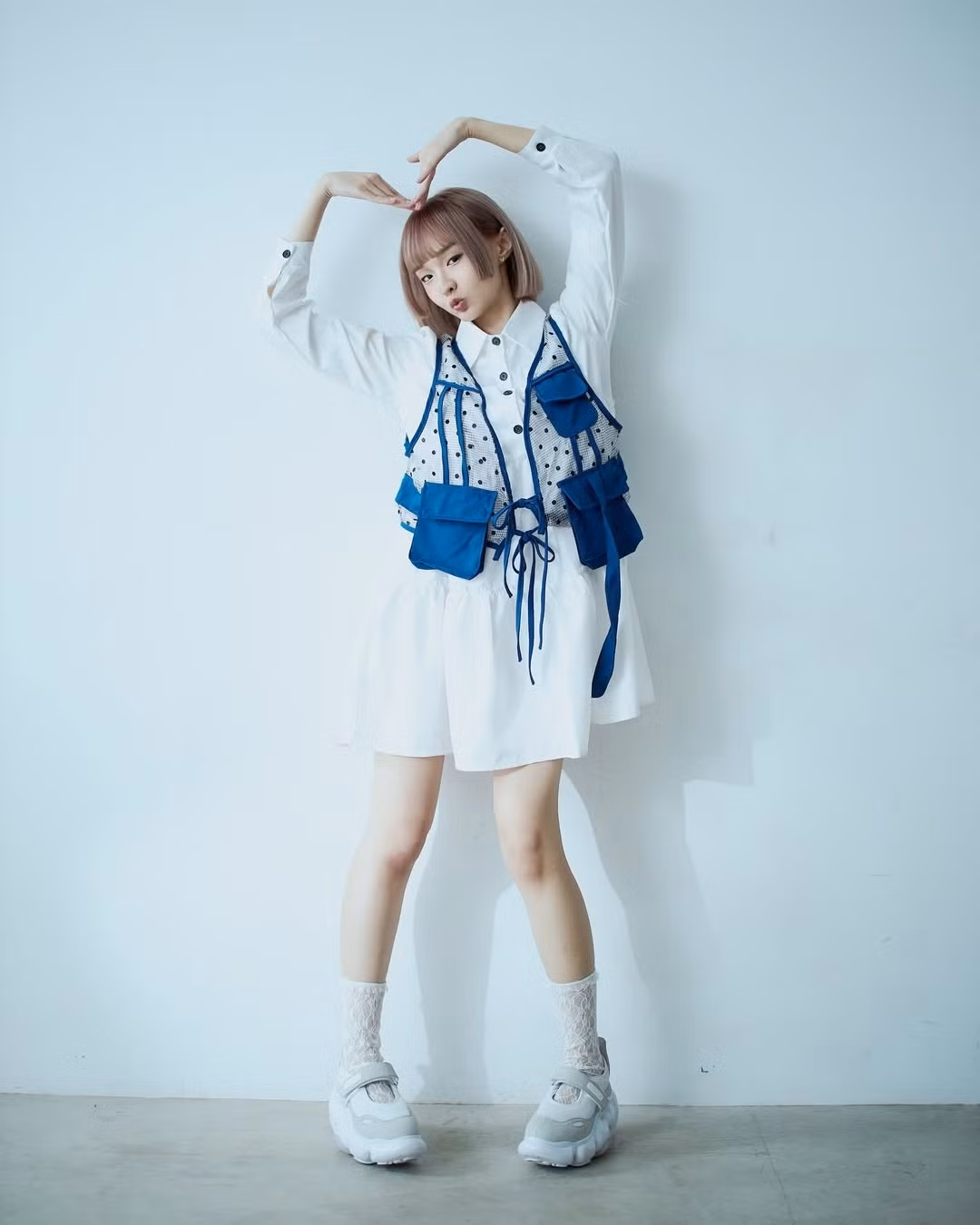 Sau khi hình ảnh tại lễ hội đua thuyền gây sốt, chính Ảnh Trần cũng đã lên tiếng xác nhận trên tài khoản Instagram cá nhân rằng người trong ảnh chính là cô.