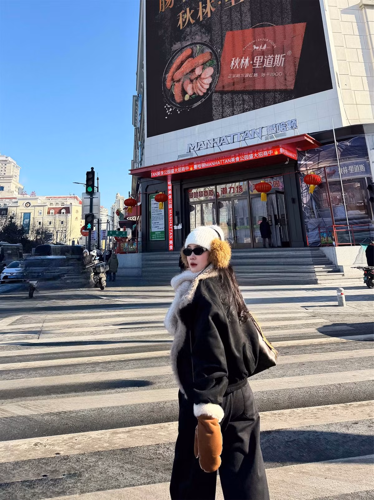 Hoàng Anh Ốc, tên thật Nguyễn Hoàng Anh, sinh ngày 19/12/1999, là gương mặt quen thuộc trong cộng đồng người mẫu ảnh và hot girl tại Việt Nam.