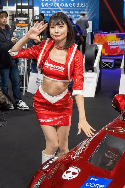 Bản thân nàng hot girl cũng rất hào hứng khi được chú ý nhờ cách như vậy. Miyu còn tiết lộ, từng có fan sau khi gặp cô ngoài đời đã thốt lên rằng không nghĩ cô nàng "biết nói".