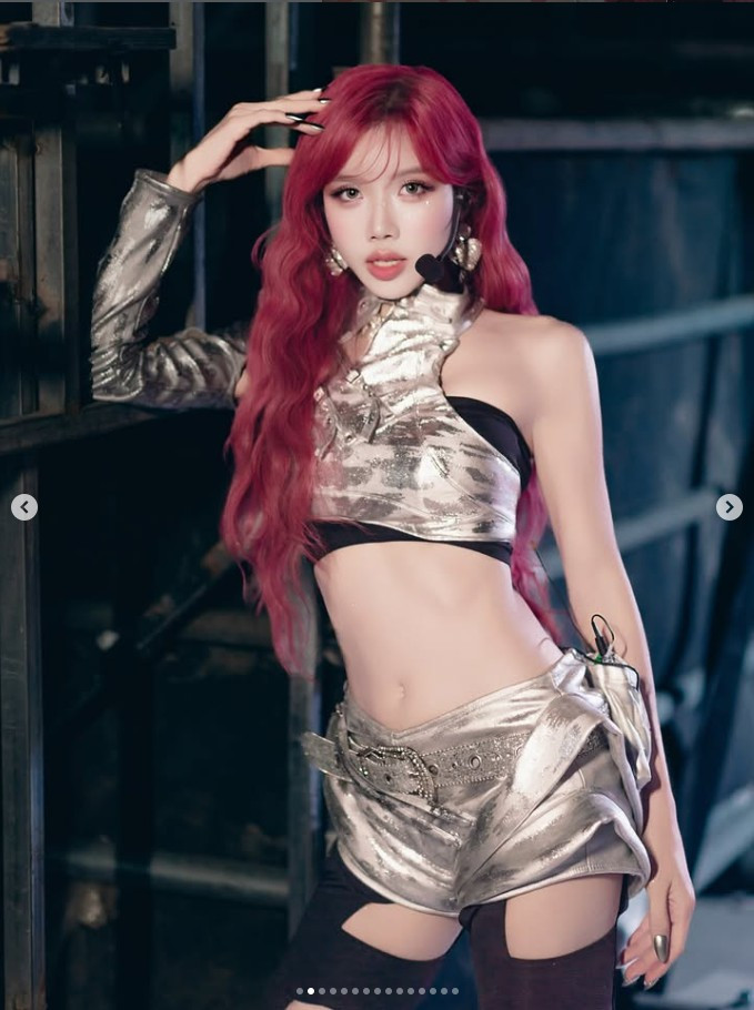 Nhiều khán giả nhận xét, Trang Pháp hiện tại không chỉ “đẹp” mà còn “cháy”. Từng động tác vũ đạo dứt khoát, biểu cảm linh hoạt và thần thái tự tin cho thấy cô đã lột xác hoàn toàn, trở thành một performer thực thụ.