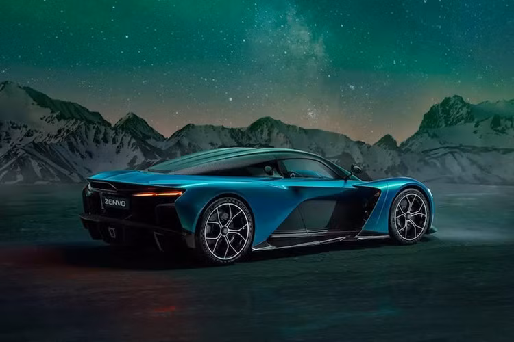 Để nhắc lại, Zenvo đã giới thiệu dòng hypercar Aurora với phiên bản Agil cho đường đua và biến thể Tur tập trung nhiều hơn vào đường trường từ năm 2023. Tuy nhiên phải tới nay hãng mới hoàn thiện xong bản Tur.