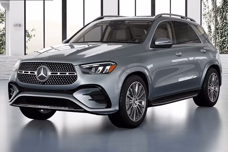 Mercedes-Benz GLE450e 2025 – 50 dặm Xe có giá khởi điểm: 72.500 USD. Tiêu hao nhiên liệu: 23 MPG / 60 MPGe Tổng phạm vi: 450 dặm. SUV cỡ trung của Mercedes vượt mặt nhiều đối thủ khi đạt 50 dặm chạy điện – ngang ngửa RAV4 PHEV sắp ra mắt. Dù đã vài năm tuổi, nhưng bản nâng cấp gần đây giúp GLE giữ được sức hút trong phân khúc cao cấp.