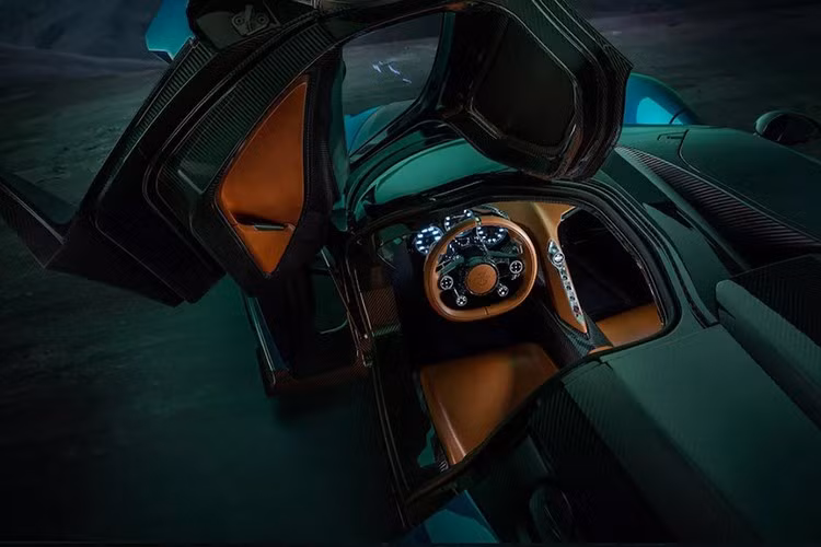 Cả Agil và Tur đều có cùng động cơ V12 4 tăng áp 6,6 lít , tua máy cực đại đến 9.800 vòng/phút và tạo ra công suất 1.250mã lực (932 kW/1.267 PS). Cả hai đều có hỗ trợ hybrid.