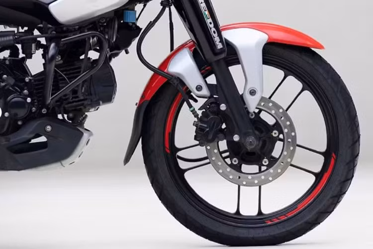 Bình CNG được tích hợp gọn trong khung sườn dạng lưới mắt cáo, đảm bảo an toàn tối đa. Xe cũng đã vượt qua 11 bài kiểm tra an toàn nghiêm ngặt.