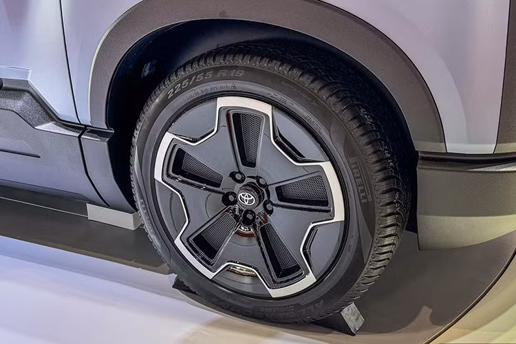 Kích thước của Toyota X-Van Gear Concept phiên bản thương mại nhiều khả năng sẽ tương đương với hai "người anh em" Noah và Voxy. Do đó, xe sẽ dài khoảng 4.700 mm và có chiều dài cơ sở 2.850 mm.