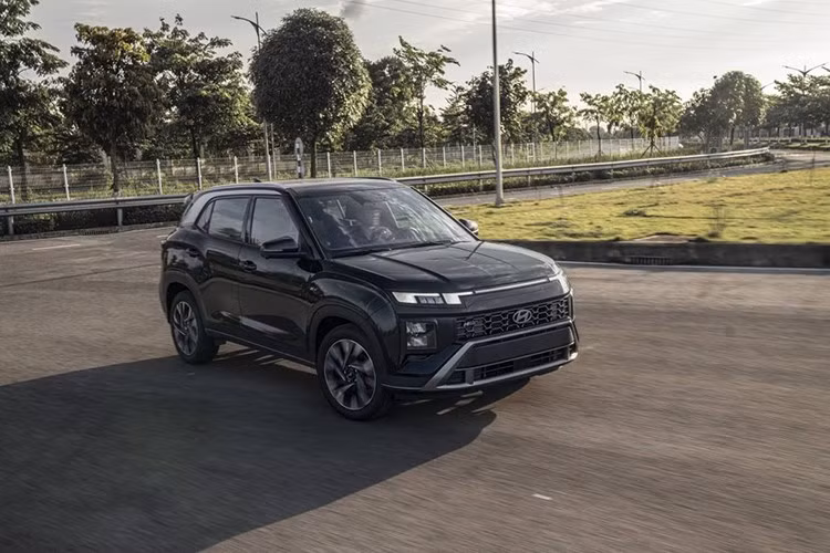 Dưới góc nhìn của các chuyên gia có kinh nghiệm mua bán ôtô, mỗi mẫu xe đều có thế mạnh riêng từ thương hiệu, cấu hình động cơ, trang bị tiện ích đến triết lý thiết kế hướng đến những nhóm người dùng khác nhau. Điều quan trọng là người tiêu dùng cần xác định rõ mục đích sử dụng, nhu cầu thực tế và ưu tiên cá nhân để chọn ra phương án phù hợp nhất với ngân sách.