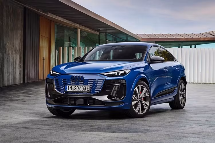 Nhờ đó, xe có thể chạy được 625 km sau một lần sạc đầy pin theo chu trình thử nghiệm tại châu Âu. Mẫu SUV thuần điện này có thể dùng sạc nhanh DC 270 kW, cho phép người dùng chạy thêm 255 km sau 10 phút sạc. Thời gian tăng dung lượng pin từ 10% lên 80% là khoảng 21 phút.