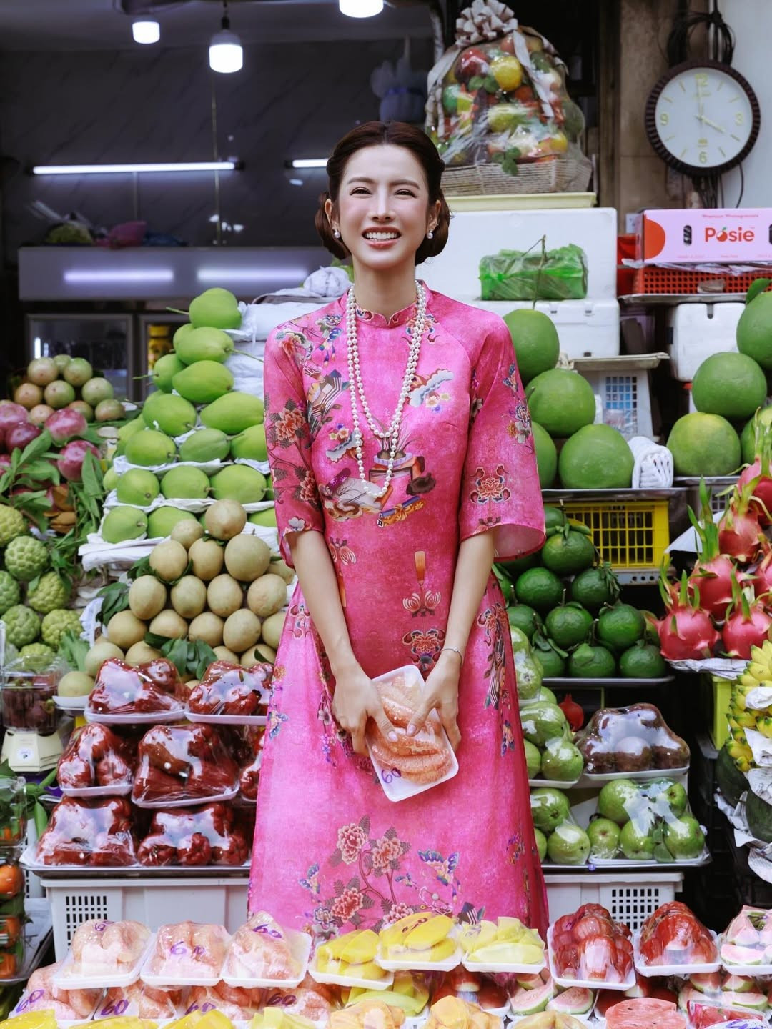 View - “Gái xinh vũ trụ VFC” xúng xính áo dài, thả dáng giữa phố Sài Gòn | Báo Tri thức và Cuộc sống - TIN TỨC PHỔ BIẾN KIẾN THỨC 24H