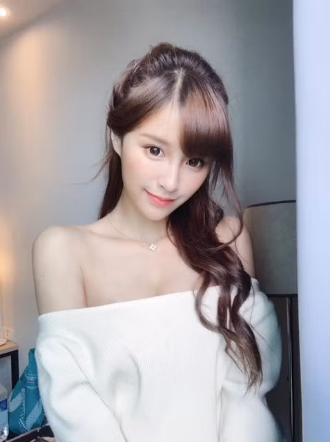 Thiên Vân khẳng định rằng những hình ảnh ấy được chụp khi cô chưa bước chân vào giới eSports, và hoàn toàn không liên quan tới sự nghiệp game thủ sau này.