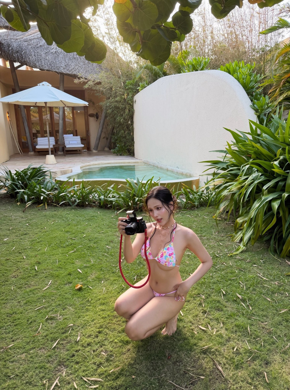 Nhiều người nhận xét, vóc dáng hiện tại của Nguyễn Hoàng Học ngày càng “sắc nét” với đường cong mềm mại và tỷ lệ cơ thể hài hòa.