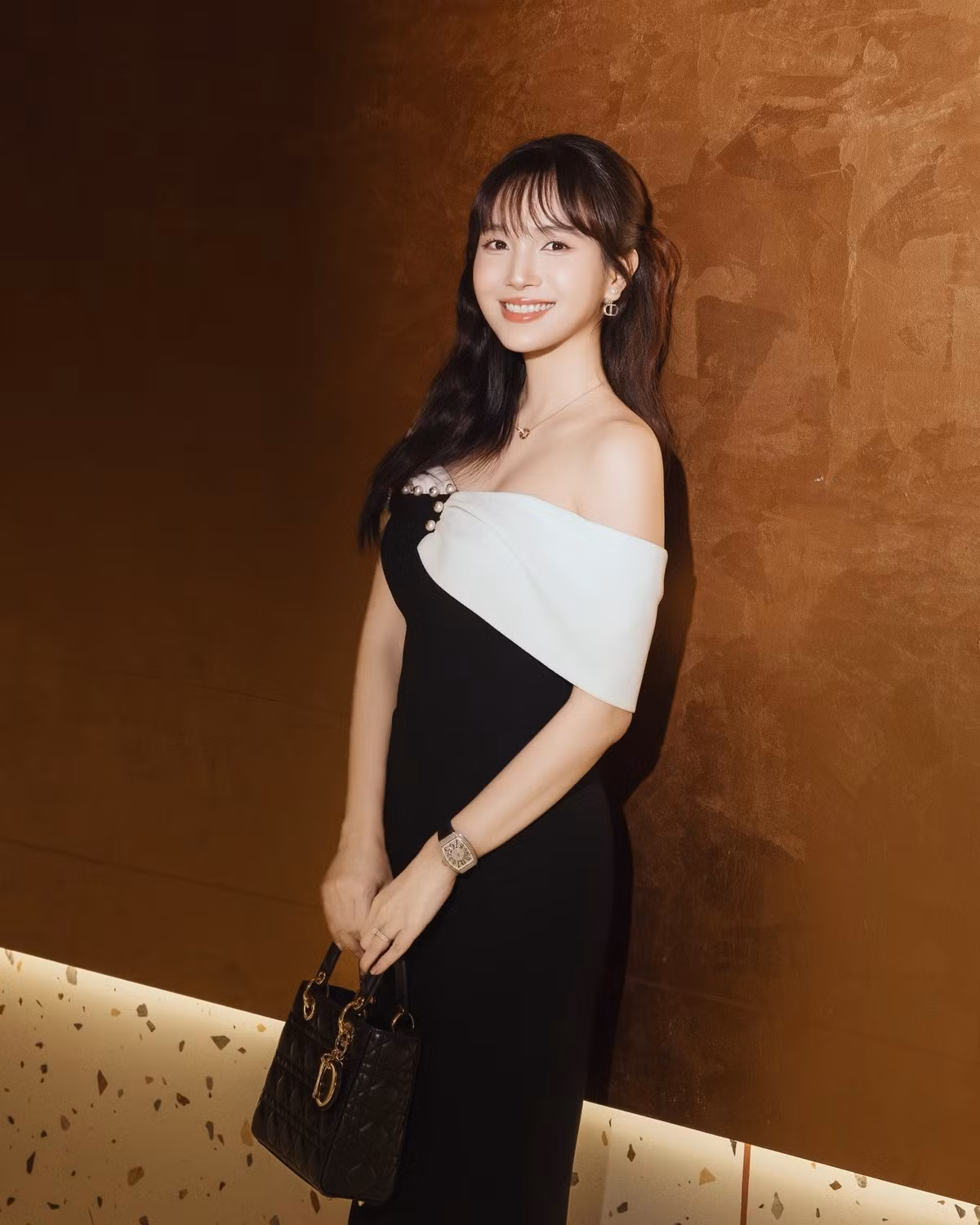 Người đẹp sinh năm 1996 chia sẻ, cô vẫn rèn luyện kỹ năng thanh nhạc và mang những sản phẩm được đầu tư chỉn chu đến với khán giả.