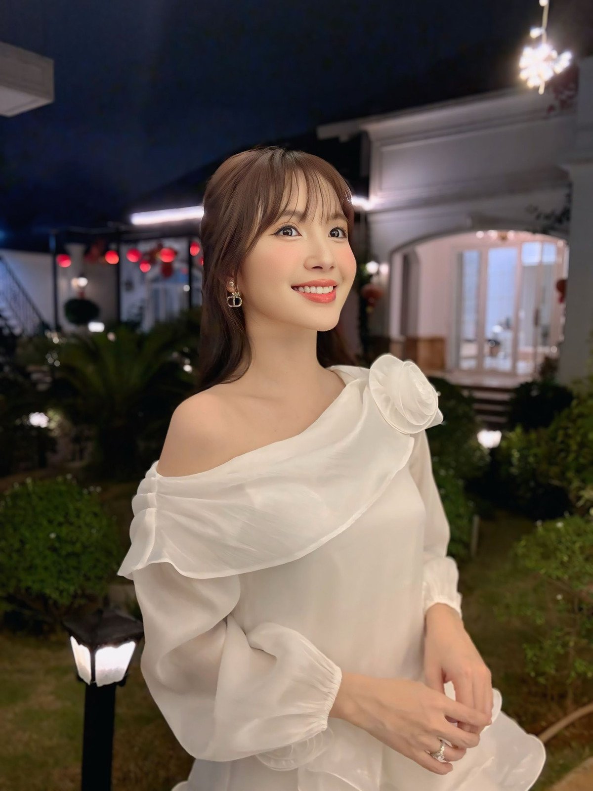 Ngoài ra, nữ ca sĩ 9X thừa nhận bản thân từng rất áp lực với danh xưng "thánh nữ bolero" nhưng sau khi suy nghĩ thấu đáo cô nhận ra đây chính là tình yêu thương khán giả dành cho mình.