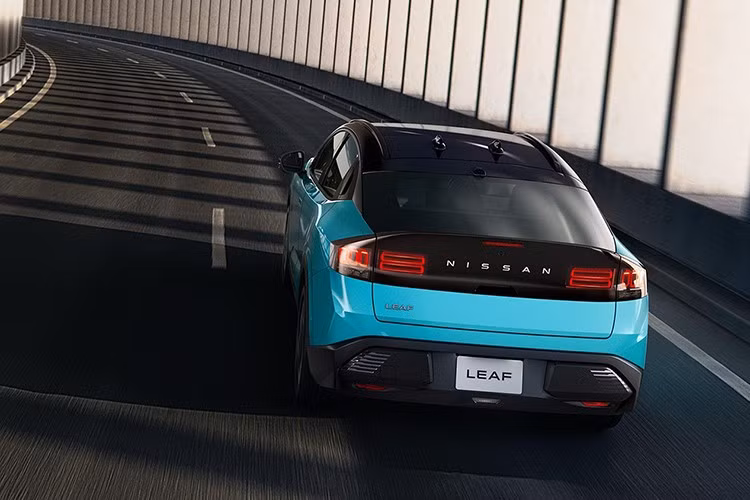 Mức giá xe SUV điện Nissan Leaf 2026 niêm yết cho các phiên bản gồm; Leaf B7 X, Leaf B7 G và Leaf AUTECH B7 sẽ dao động từ 5.188.700 đến 5.999.400 yên, (tương đương từ khoảng 897 triệu đến 1 tỷ đồng).