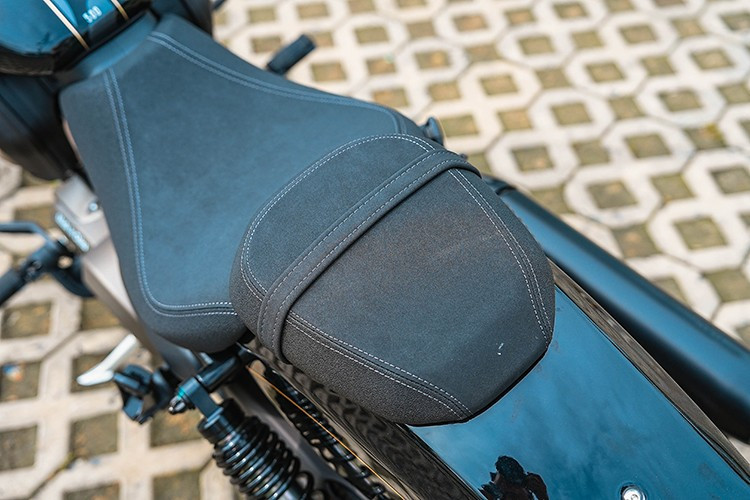 Xe sở hữu các kích thước dài x rộng x cao lần lượt 2.220 x 890 x 1.150 mm, chiều dài cơ sở 1.550 mm. Khối lượng khô của Benda Chinchilla 500 đạt 215 kg, khoảng sáng gầm ở mức 150 mm. Thiết kế tổng thể pha trộn giữa chất cổ điển retro và ngôn ngữ hiện đại.