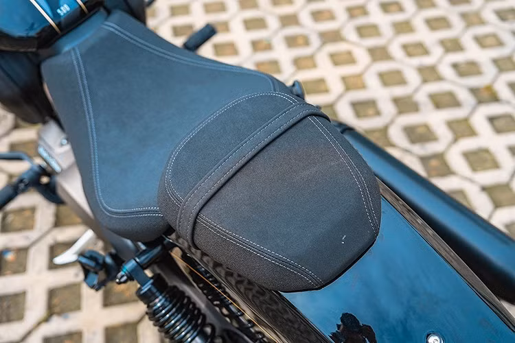 Xe sở hữu các kích thước dài x rộng x cao lần lượt 2.220 x 890 x 1.150 mm, chiều dài cơ sở 1.550 mm. Khối lượng khô của Benda Chinchilla 500 đạt 215 kg, khoảng sáng gầm ở mức 150 mm. Thiết kế tổng thể pha trộn giữa chất cổ điển retro và ngôn ngữ hiện đại.