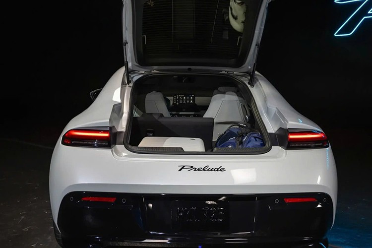 Tổng công suất khi hai hệ thống hoạt động song song đạt 200 mã lực và 315 Nm, đủ để mang đến hiệu năng mạnh mẽ, tiết kiệm nhiên liệu và cảm giác lái liền mạch đặc trưng của Honda.