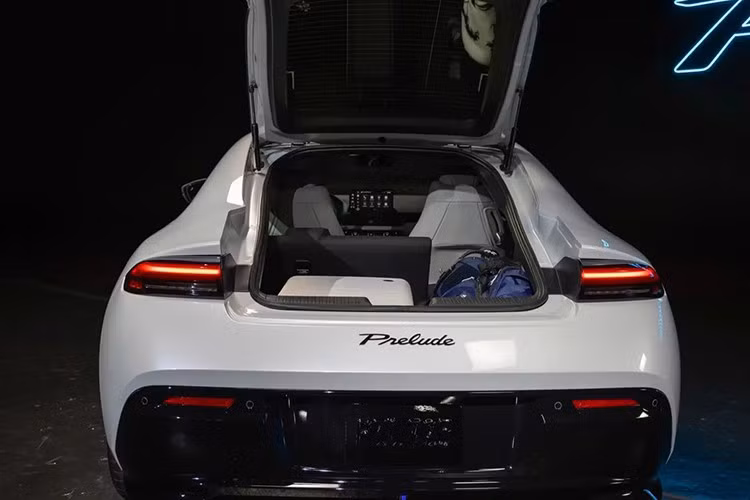 Tổng công suất khi hai hệ thống hoạt động song song đạt 200 mã lực và 315 Nm, đủ để mang đến hiệu năng mạnh mẽ, tiết kiệm nhiên liệu và cảm giác lái liền mạch đặc trưng của Honda.