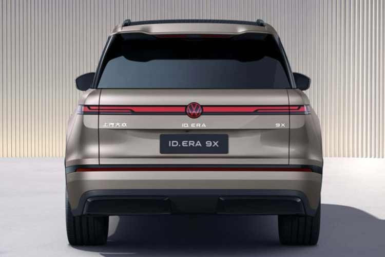 Mới đây, Volkswagen đã tiếp tục nói kỹ về nội thất xe. Ralf Brandstätter, giám đốc của hãng tại Trung Quốc, cho biết khách hàng Trung Quốc thích: “Những chiếc xe kết nối, ưu tiên trí tuệ nhân tạo, với điều khiển bằng giọng nói liền mạch và khoang lái thông minh.” Vì vậy, hãng đã chiều lòng với ID.Era 9X.