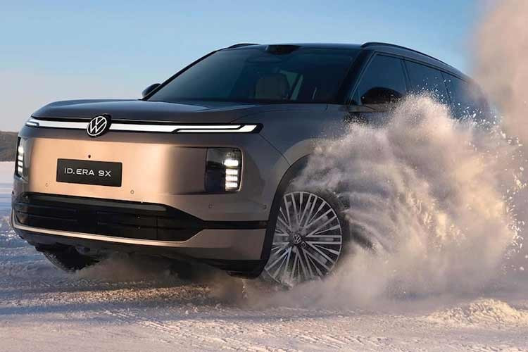 ID. Era 9X là một trong những mẫu xe nặng nhất mà Volkswagen từng phát triển. Phiên bản động cơ kép có thể nặng tới 2.700kg. Nó cũng mang đến một ngôn ngữ thiết kế mới phù hợp hơn với thị hiếu người Trung Quốc, với những màu sắc tươi mới như Xanh Tiên và Vàng Sa Mạc. Nội thất tràn ngập màn hình được cho là "kết hợp thẩm mỹ Đức với nét quyến rũ phương Đông".