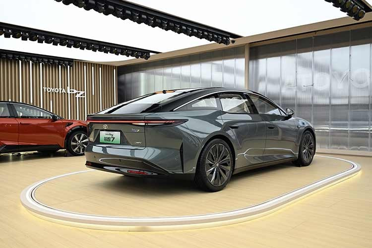 Sự ra đời của bZ7 không chỉ củng cố dải sản phẩm điện hóa của Toyota mà còn thể hiện sự kết hợp chặt chẽ với các đối tác công nghệ hàng đầu như Huawei và Xiaomi để tối ưu hóa trải nghiệm người dùng.