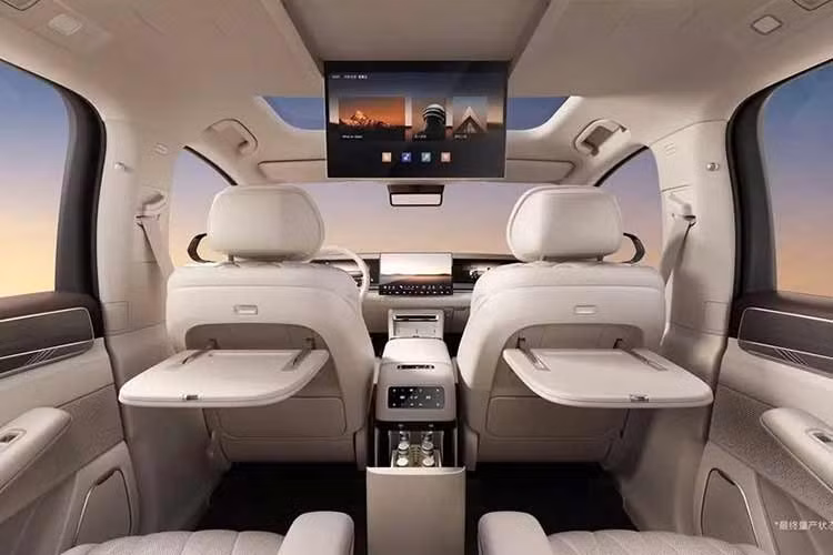 Điểm nhấn về mặt kỹ thuật của Datang là pin Blade thế hệ thứ hai do BYD phát triển, có mật độ năng lượng cao hơn 5% và hỗ trợ công nghệ sạc megawatt. Tại thị trường Trung Quốc, mẫu SUV cỡ lớn này có cả phiên bản dẫn động cầu sau RWD và dẫn động 4 bánh toàn thời gian AWD.