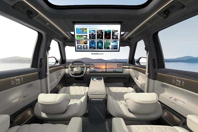 Mẫu SUV ba hàng ghếID.Era 9X sở hữu nội thất sang trọng vượt tầm so với thương hiệu "xe của đại chúng" Volkswagen. Chiếc xe 6 chỗ khổng lồ này có rất ít các nút điều khiển kiểu cũ, với số lượng nút bấm được tối giản hết mức. Thay vào đó, bảng điều khiển trung tâm được chi phối bởi hệ thống hai màn hình 15,6 inch.