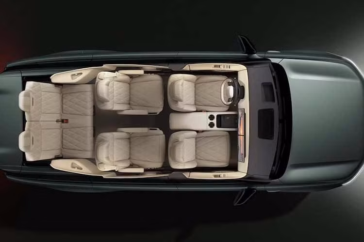 ID. Era 9X được trang bị động cơ tăng áp 1.5L có công suất 141 mã lực đóng vai trò làm máy phát điện. Ở phiên bản tiêu chuẩn, xe trang bị thêm mô-tơ điện cầu sau công suất 295 mã lực, đi kèm hai tùy chọn pin 51,1 kWh hoặc 65,2 kWh, cho phép di chuyển thuần điện từ 267 đến 340 km theo tiêu chuẩn CLTC. Dù sở hữu trọng lượng không tải lên tới hơn 2,6 tấn, xe vẫn đảm bảo sự thanh thoát và ổn định nhờ cấu trúc khung gầm tối ưu.