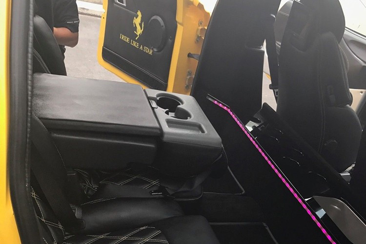 Chiếc siêu xe Ferrari 360 Modena về nguyên bản chỉ cần 4,5 giây để đạt tốc độ từ 0-100km/h trước khi đạt tốc độ tối đa 295km/h.