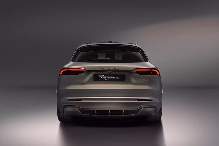 Nếu được phân phối chính thức, Maserati Grecale Folgore sẽ trở thành đối thủ đáng gờm của Porsche Macan EV - mẫu SUV điện hạng sang đang bán tại Việt Nam với giá từ 3,48 đến 5,86 tỷ đồng.