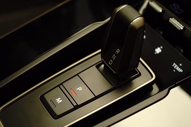 Porsche 911 Turbo 50 Years được trang bị động cơ boxer 6 xy-lanh 3.7L twin-turbo, cho công suất 650 mã lực và mô-men xoắn 800 Nm. Động cơ đi kèm hộp số PDK 8 cấp, hệ dẫn động 4 bánh toàn thời gian, cho khả năng tăng tốc 0-100 km/h chỉ trong 2,7 giây, trước khi đạt tốc độ tối đa 330 km/h.