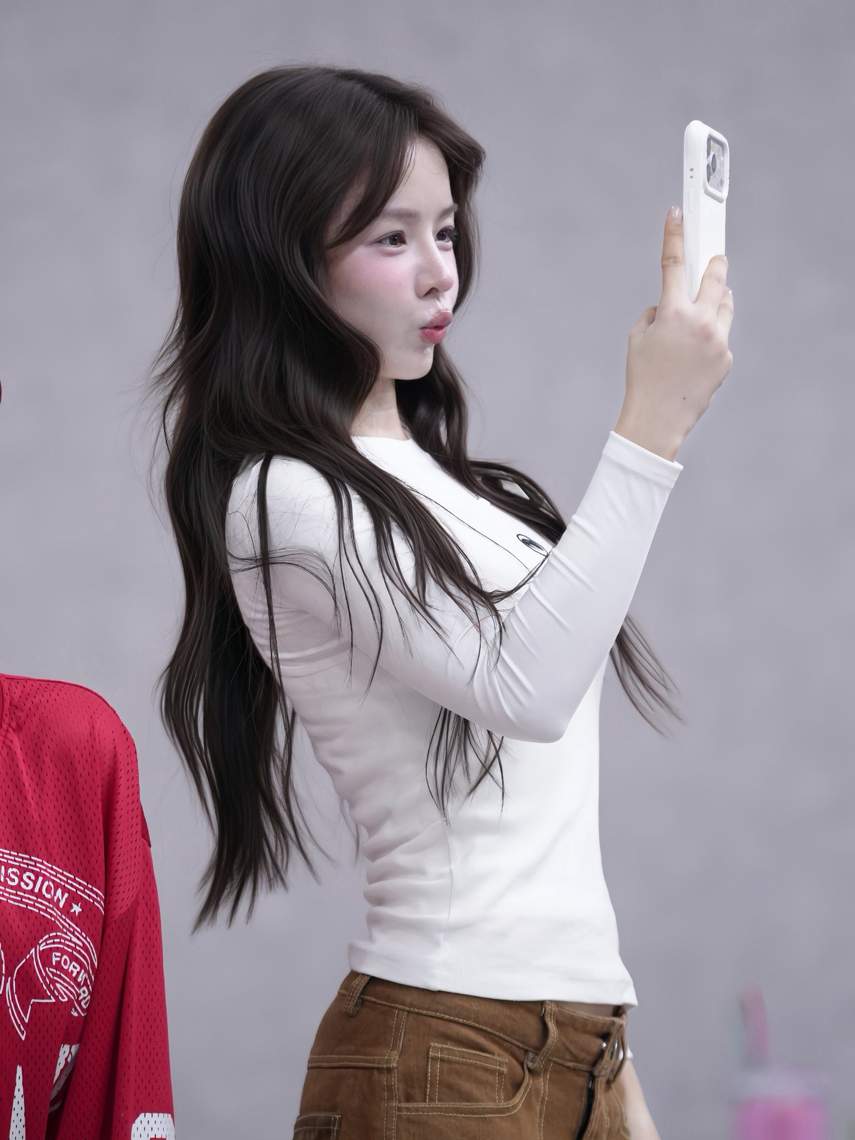 Dù sở trường là nhạc EDM, Mie cũng cho thấy khả năng chơi tốt Hip-hop, cùng nền tảng âm nhạc vững vàng nhờ biết chơi piano và từng học múa ballet. Điều này giúp cô nàng có lợi thế lớn trong việc cảm nhạc và làm chủ sân khấu.