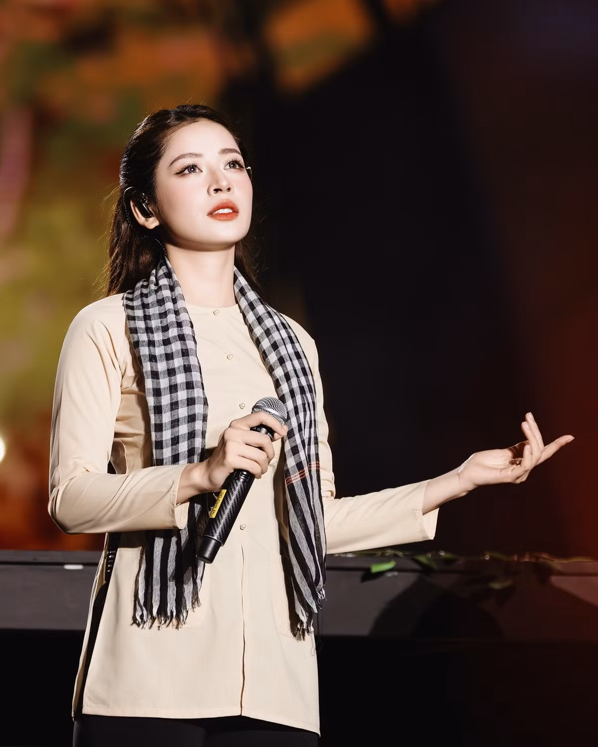 Gần nhất, Chi Pu hợp tác mở công ty giải trí riêng, đào tạo talent. Chính vì vậy, nhiều người dành nhiều sự ngưỡng mộ cho cô với hình mẫu xinh đẹp, mạnh mẽ và tự chủ tài chính.