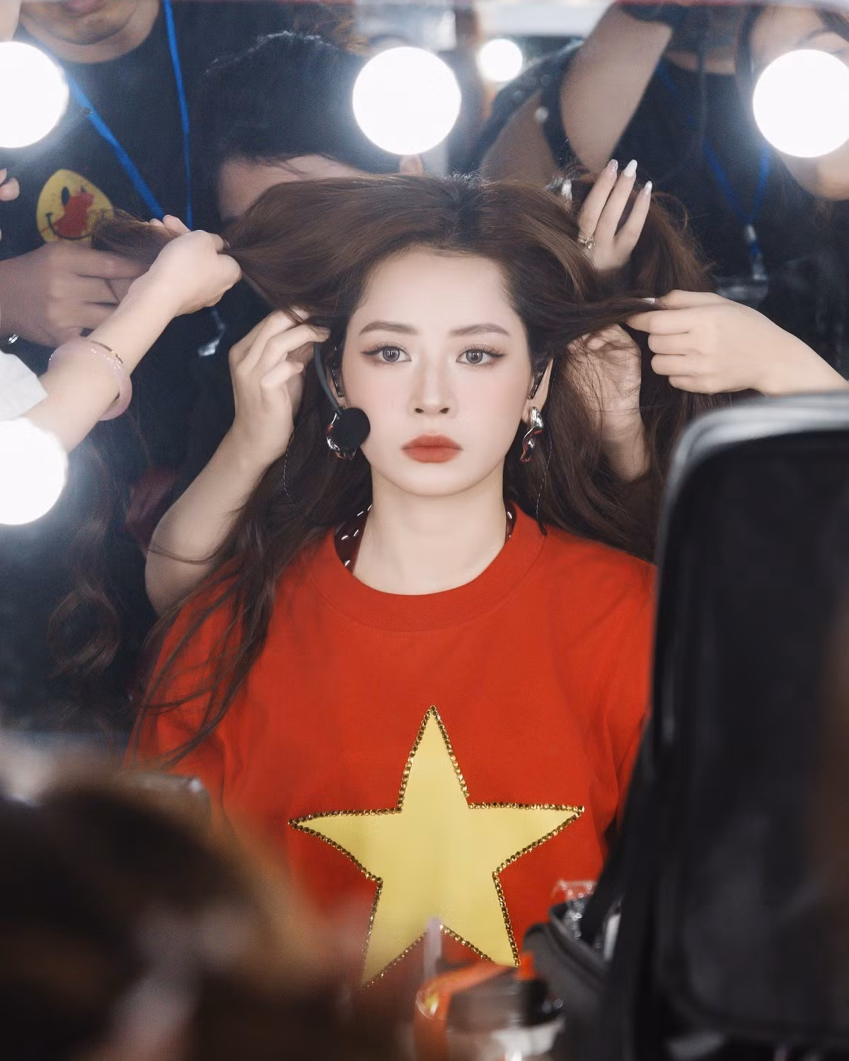 Tuy nhiên đến hiện tại ở tuổi 32, người đẹp gốc Hà Nội vẫn chưa kết hôn, thậm chí không nhắc đến chuyện tình cảm khiến netizen tò mò.