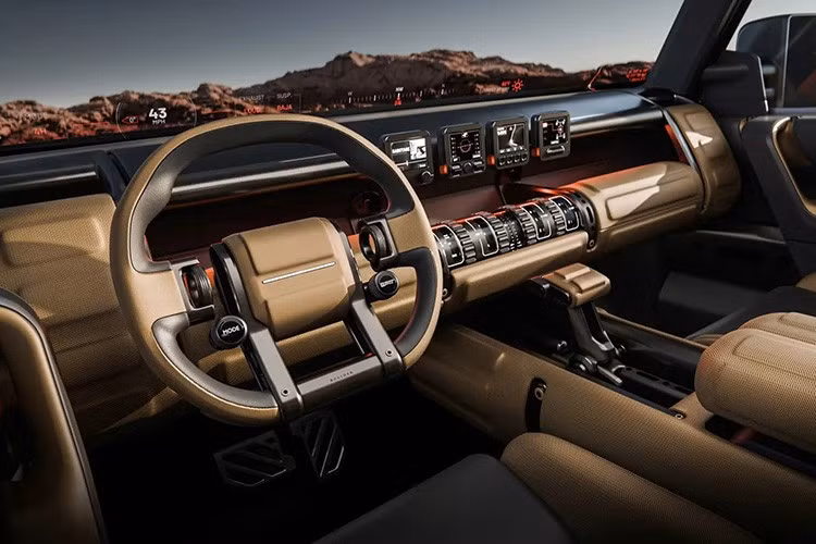 Ghế ngồi và bệ trung tâm ứng dụng kỹ thuật thiết kế nội thất mới mà Hyundai gọi là “Curve of Upholstery”. Tại đây, toàn bộ bề mặt tiếp xúc đều được bọc vật liệu mềm mại, uốn cong, kết hợp với đèn nội thất tông cam trầm cho cảm giác ấm áp và thoải mái.