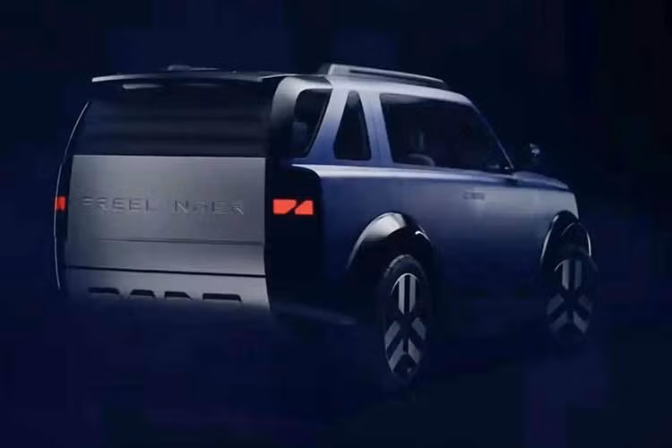 Hãng đã giới thiệu hai chiếc xe concept với màu xanh dương Glacier Blue và xanh lá Thousand Mountain Green. Cả hai đều có ốp nhựa đen kết hợp các chi tiết nhôm trên nắp ca-pô, lưới tản nhiệt, tấm chắn gầm và cửa cốp. Bộ mâm và lốp mang tính trình diễn trong khi cửa mở ngược cho thấy đây vẫn là xe ý tưởng. Những chi tiết này nhiều khả năng sẽ được thay thế bằng giải pháp truyền thống hơn khi bước vào sản xuất thương mại.