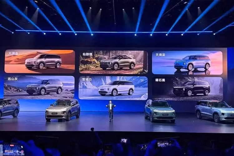 ID. Era 9X 2026 mới là mẫu SUV xăng lai điện cỡ lớn do hãng xe Đức Volkswagen hợp tác cùng tập đoàn SAIC phát triển. Sau những hình ảnh và thông tin được hé lộ trước đó, cuối cùng thì Volkswagen ID. Era 9X cũng chính thức được mở bán ở thị trường Trung Quốc.