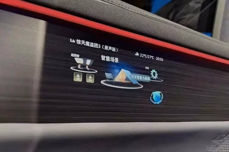 Chưa dừng ở đó, Volkswagen ID. Era 9X còn được trang bị hệ thống hỗ trợ lái Momenta R7, hỗ trợ tính năng tự lái dựa trên định vị (NOA) trên cả đường đô thị và cao tốc. Xe sử dụng cảm biến LiDAR 192 tia trên nóc, 12 camera, 12 radar siêu âm và 1 radar sóng milimet.