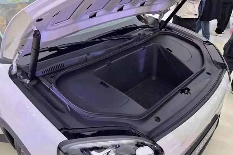 Chery QQ3 sử dụng mô-tơ đặt phía sau và hệ dẫn động cầu sau. Xe có 2 cấu hình động cơ với sức mạnh lần lượt 58 kW (58 mã lực)/90 Nm và 90 kW (121 mã lực)/115 Nm.