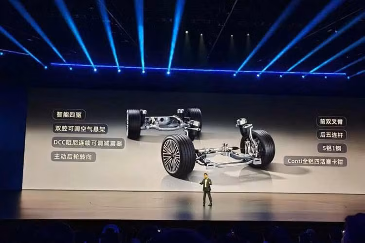 Vào thời điểm hiện tại, Volkswagen ID. Era 9X chỉ được cung cấp hệ dẫn động bốn bánh 4WD với hai mô-tơ mạnh 370 kW (496 mã lực) ở bản thấp. Pin 51,1 kWh tiêu chuẩn cho phạm vi chạy điện 347 km theo chuẩn CLTC của Trung Quốc. Trong khi đó, tổng phạm vi di chuyển sau khi sạc đầy pin và đổ đầy bình xăng là 1.611 km.