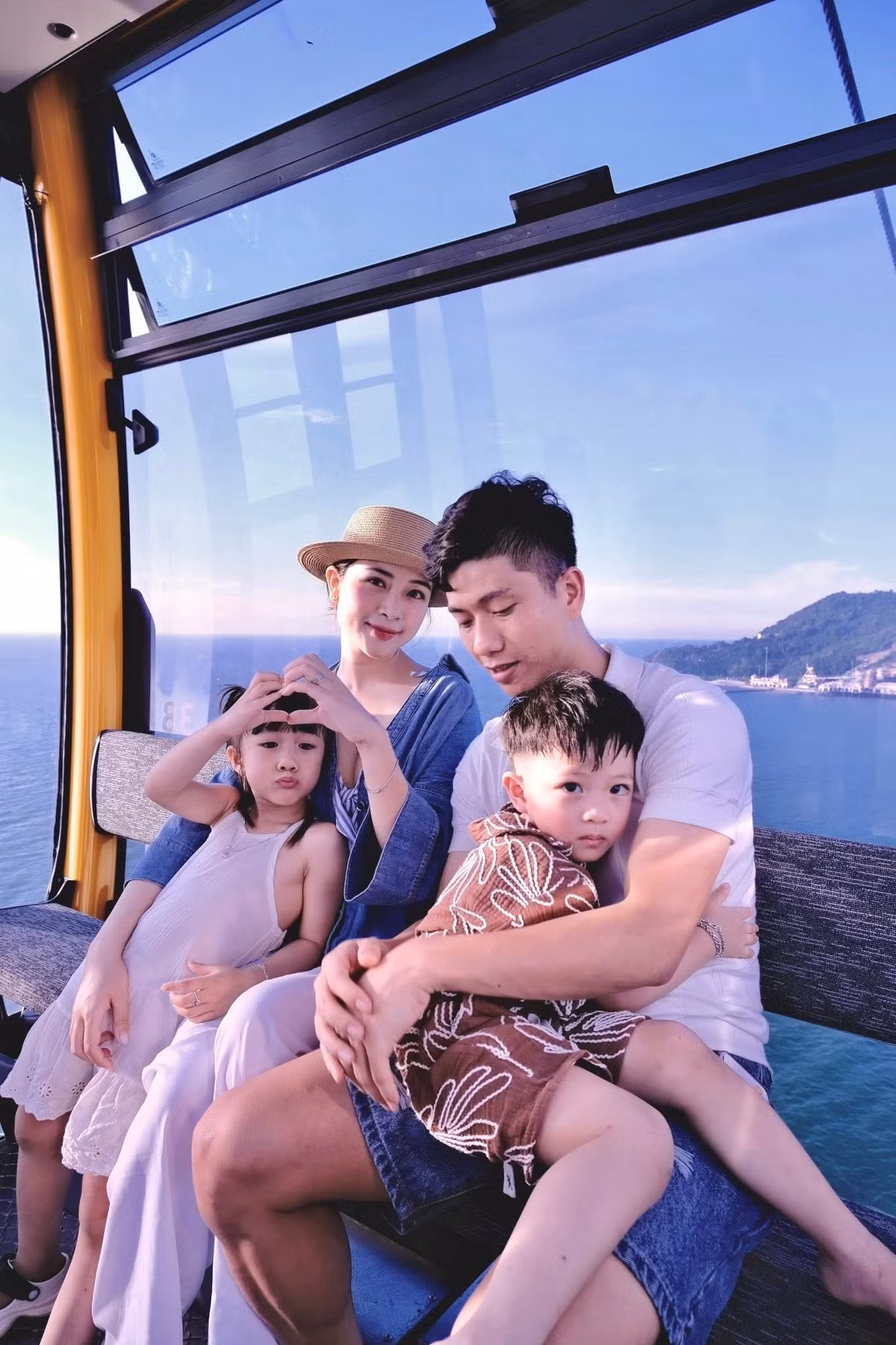 Đây là một minh chứng rõ nét cho thấy, bên cạnh tài năng trên sân cỏ, các cầu thủ bóng đá Việt Nam còn tích cực tham gia vào các hoạt động xã hội, góp phần xây dựng một cộng đồng giàu lòng nhân ái và sẻ chia.