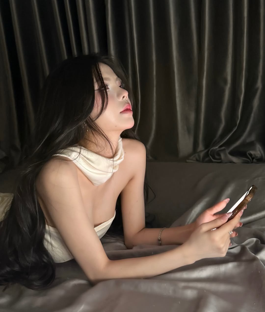 Trong những bức ảnh được chia sẻ, Mai Dora xuất hiện với thần thái tự tin, cuốn hút, phô diễn trọn vẹn vẻ đẹp hình thể của mình.