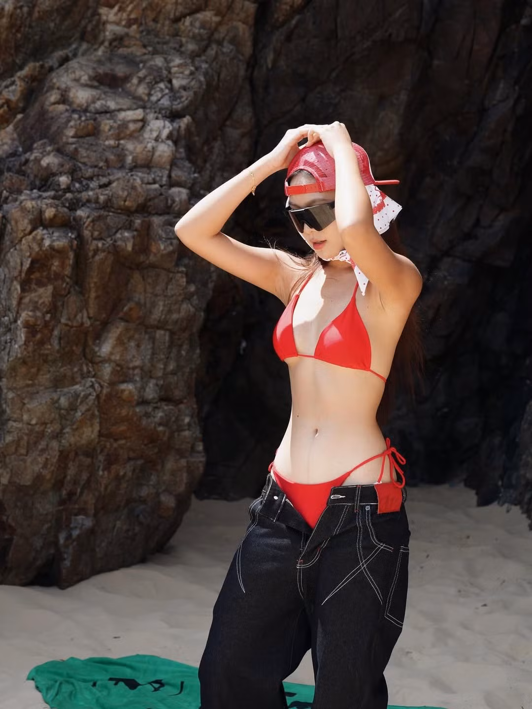 Theo tìm hiểu, “Em Kim” vốn được biết đến là một thợ trang điểm chuyên nghiệp.